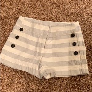 Striped white and gray Loft button short